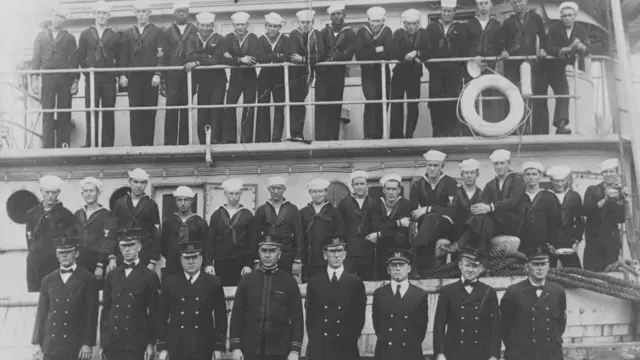 اس جہاز پر عملے سمیت 56 افراد سوار تھے