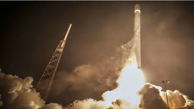 Пуск c мыса Канаверал ракеты Falcon 9 (SpaceX), которая вывела на орбиту два спутника