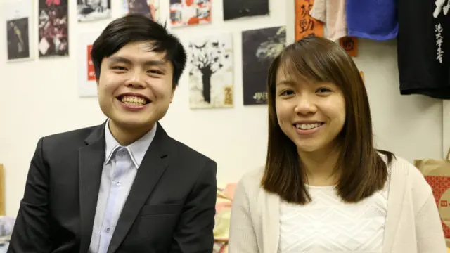 接受访问的《学苑》前副总编辑陈凯萤(右)、江旻谚(左)。