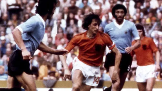 1974年,克鲁伊夫率领荷兰队打进世界杯决赛。