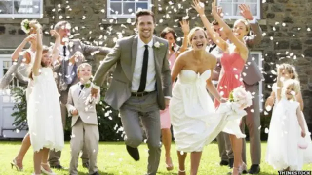 从专家到媒体整天在说离婚，给人的印象英国人的婚姻经不住考验。事实是，英国的离婚率是稳步下降。