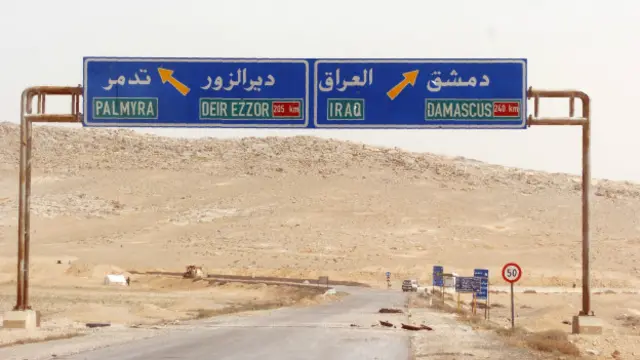 Указатель на въезде в Пальмиру