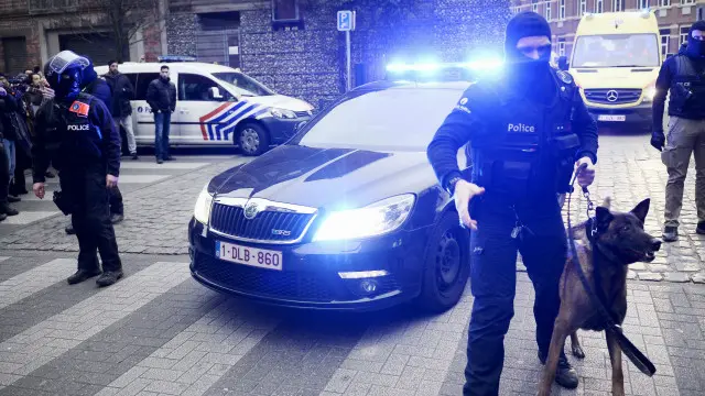 Penahanan dilakukan setelah polisi melakukan razia dari satu rumah ke rumah lain di Schaerbeek.