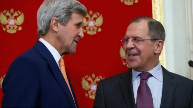 Oposisi yang didukung AS meminta Assad untuk turun, namun Rusia yang menjadi sekutu Suriah mengatakan bahwa keputusan itu tergantung warga Suriah.