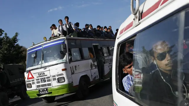 खचाखच बस