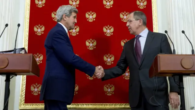 عقد كيري مؤتمرا صحفيا مشتركا مع نظيره الروسي سيرغي لافروف