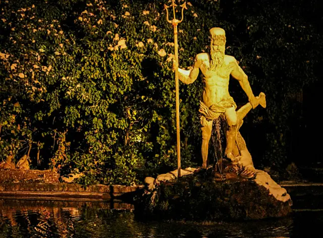 Neptuno, para los romanos, Poseidón, para los griegos, gobernaba las aguas y el mar.