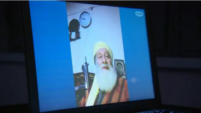 Шейх Бассам Аячи, которого обвиняют в пропаганде радикального ислама, осуждает нападения на Париж