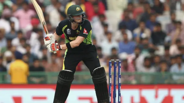 سمتھ وکٹیں چھوڑ کر کئی فٹ دور جا کر کھڑے ہو گئے تھے