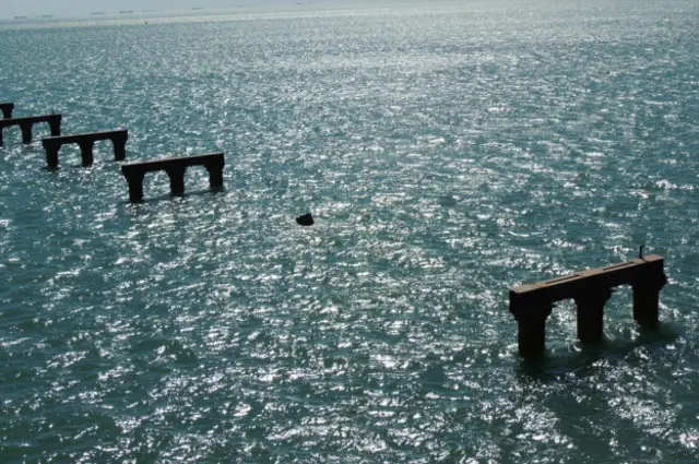 Сухогруз снес опору строящегося рабочего моста через Керченский пролив