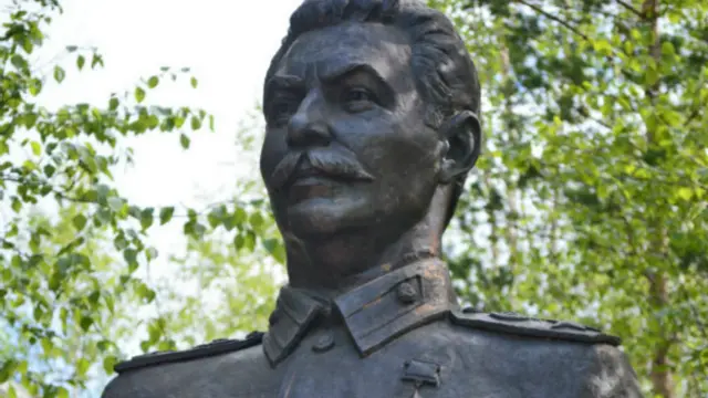 Бюст Иосифа Сталина