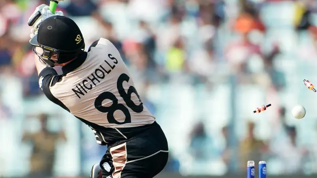 نکولس کو مارٹن گپٹل کی جگہ ٹیم میں شامل کیا گیا تاہم وہ سات رنز ہی بنا سکے