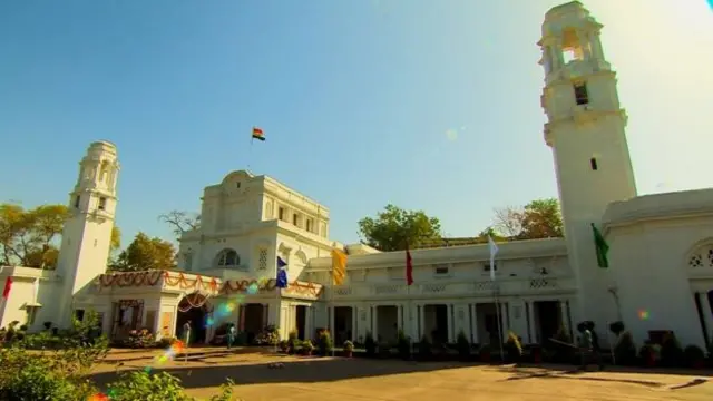 یہ سرنگ برطانوی عہد کی اس عمارت کے نیچے ملی ہے