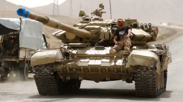 مبصرین کا کہنا ہے کہ شہر میں اب بھی چند مقامات پر لڑائی کا سلسلہ جاری ہے