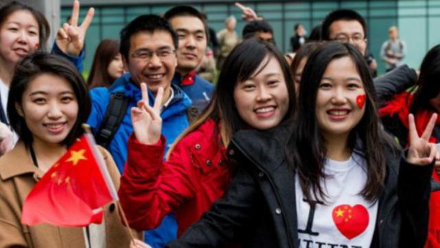 根据资料分析，2014年中国留学回国就业人员中，女性比例高于男性，占59.16%。（资料图片）