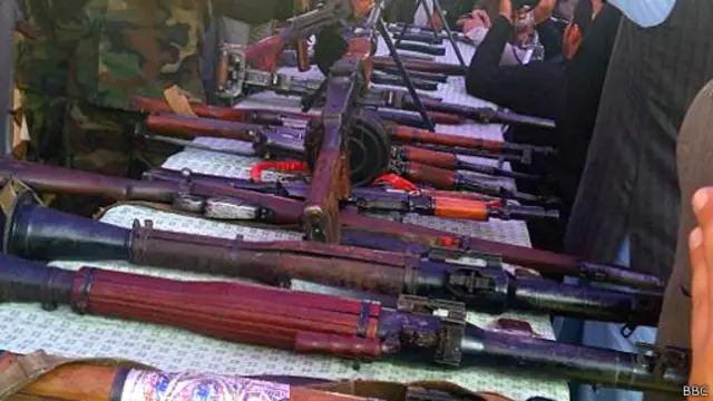 د سولې له بهیر سره یوځای شویو خپلې سپکې او درنې وسلې حکومت ته وسپارلې