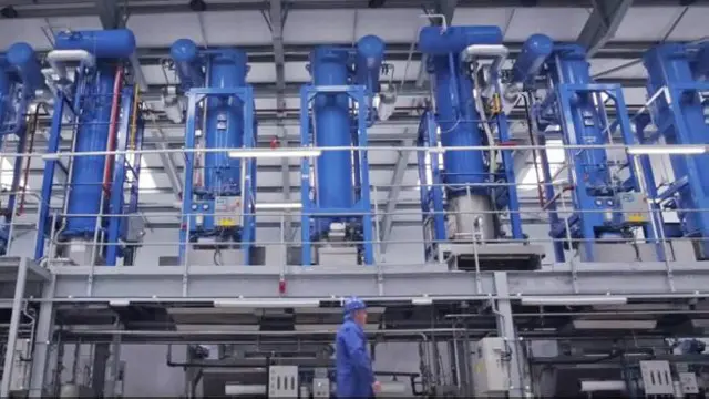 Компания выпускает лед в пакетах под двумя торговыми марками Super Cubes и Blue Keld (последнюю делают из родниковой воды)