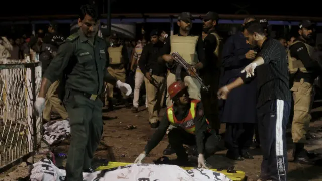 جن کو چاٹ کھلاتا تھا آج ان کو خون میں لت پت اٹھاتا رہا