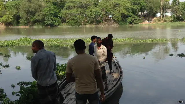 চিত্রা নদীর সাথে বহু মানুষের দৈনন্দিন জীবন জড়িত। 