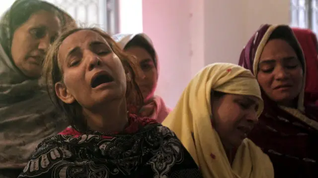 وزیر اعظم محمد نواز شریف کی زیر صدارت اعلی سطح کا اجلاس لاہور میں جاری ہے