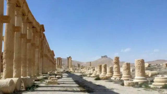 Palmira antik kentinin beklenenden daha az hasar gördüğü belirtiliyor.