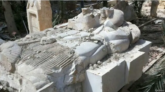 د تدمر په موزیم کې یوه ویجاړه شوې مجسمه.