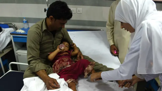 لاہور کے گلشِن اقبال پارک میں ہلاک اور زخمی ہونے والوں کی بڑی تعداد میں بچے شامل ہیں جو چھٹی کے دن اپنے والدین کے ہمراہ پارک میں سیر و تفریح کے لیے گئے تھے۔