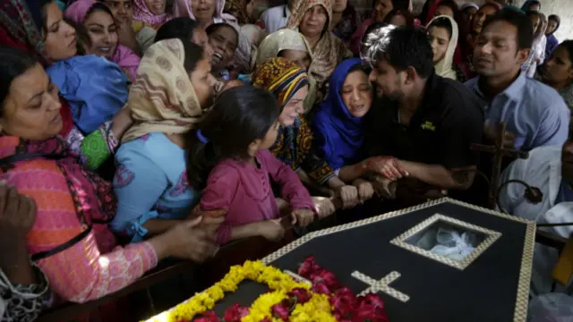  از زمان تصویب قوانین ضدکفرگویی و جنگ به رهبری آمریکا درافغانستان مسیحیان آماج حمله های مرگبار قرارگرفته اند