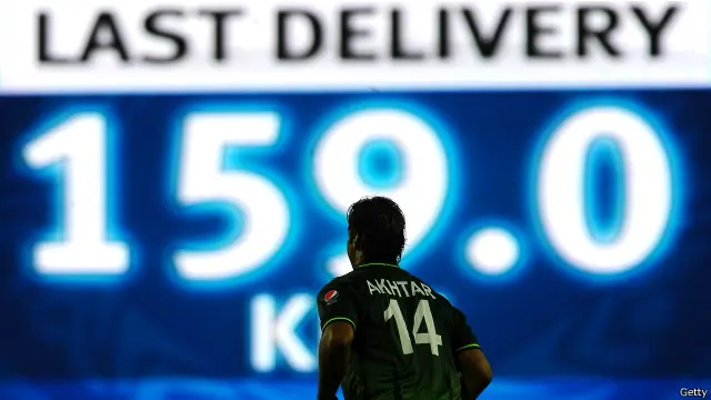 90 کی دہائی میں پاکستانی بولنگ لائن اپ میں خطرناک حد تک تیز گیند کرنے والے شعیب اختر اور محمد سمیع جیسے کھلاڑیوں کا اضافہ ہوا