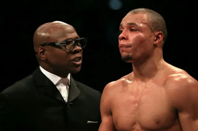 Además de ser su padre, Chris Eubank también es el entrenador de su hijo que lleva el mismo nombre.