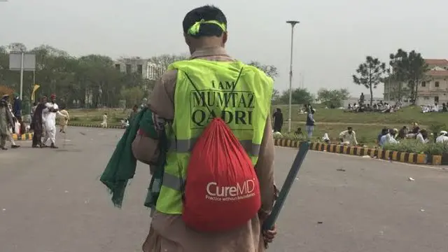 سنی تحریک کے سینیئر رہنما ڈاکٹر اشرف آصف جلالی نے بی بی سی اردو کو بتایا کہ فوج کی ضمانت کے بغیر بات نہیں ہو گی