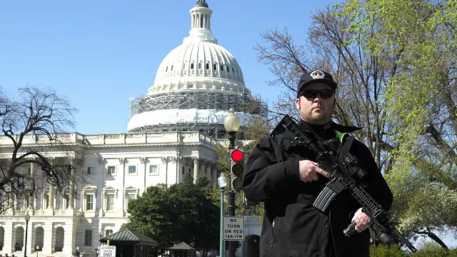 الكونغرس الأمريكي حاليا في عطلة بمناسبة عيد الفصح، لكن بعض أعضاء البرلمان والموظفين كانوا في المبنى