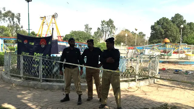 گلشن اقبال پارک کو خودکش حملے میں نشانہ بنائے جانے کے بعد تاحال عام لوگوں کےداخلے کے لیے بند رکھا گیا ہے