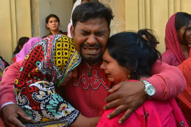 При взрыве смертника в Лахоре погибли более 70 человек, в том числе почти 30 детей