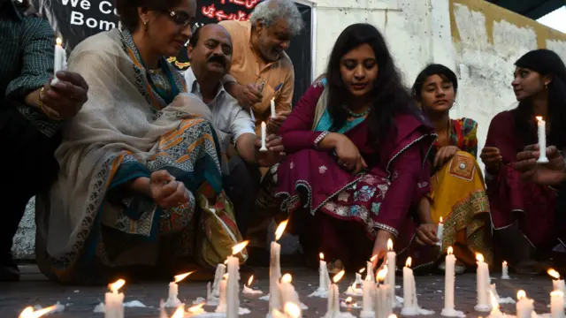 گلشنِ اقبال پارک میں اتوار کو ہونے والے بم دھماکے کے نتیجے میں ہلاکتوں کی تعداد 68 ہو گئی ہے۔