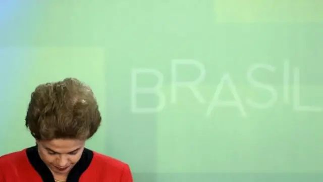 El gobierno de Dilma Rousseff comenzó a sufrir fracturas con la renuncia de un ministro del partido de coalición.