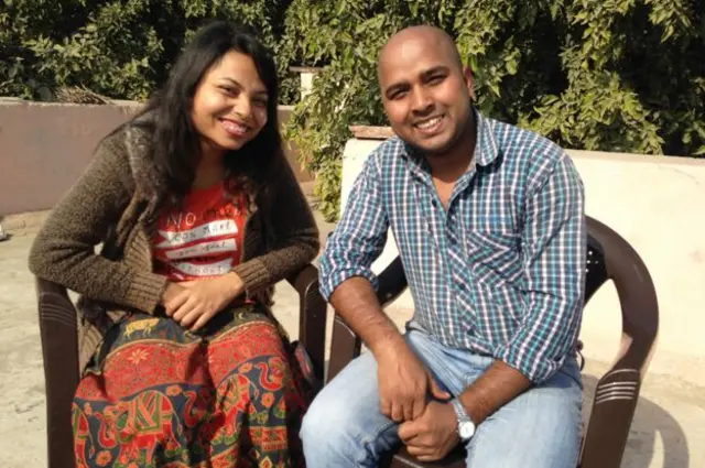 ورشا کہتی ہیں کہ انہیں لگا کہ وہ اچھے آدمی ہیں اور دوستی کے مقصد سے میں نے انھیں سماجی رابطے کی ویب سائیٹ فیس بُک پر تلاش کرنا شروع کردیا