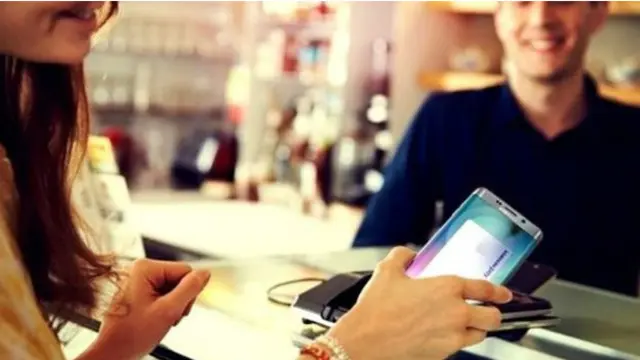  دیگر ادائیگی کے ایپس کے برعکس سام سنگ کے نظام میں ایپ کو استعمال کرنے کے لیے فون کو ان لاک کرنے کی ضرورت نہیں پڑے گی