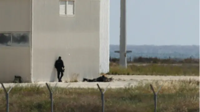 Снайперы в аэропорту Ларнаки