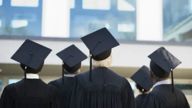 නවක වදය හේතුවෙන් විශ්ව විද්‍යාලයට පැමිණීම නවත්වන සිසු සිසුවියන් හැම වසරක ම සිටින බවයි ඔහු පවසන්නේ