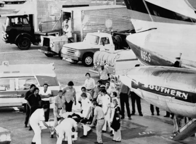 Угонщики рейса Southern Airways в ноябре 1972 года угрожали направить самолет на ядерный реактор. После этого случая в США пассажиров в аэропортах начали сканировать рентгеном 