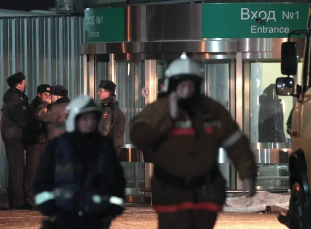 После взрыва в аэропорту "Домодедово" рамки металлоискателей и сканеры начали устанавливать на всех аэропортах и вокзалах