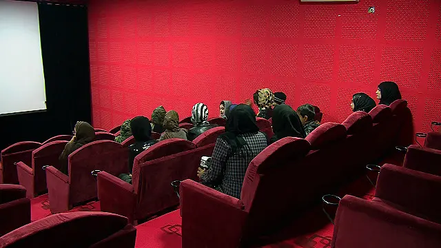 سینما تګ خلکو ته یوه په زړه پورې بوختیا ده.