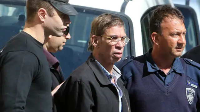 تښتوونکی وروسته ونیول شو او ټول مسافر خوشي کړل شول.