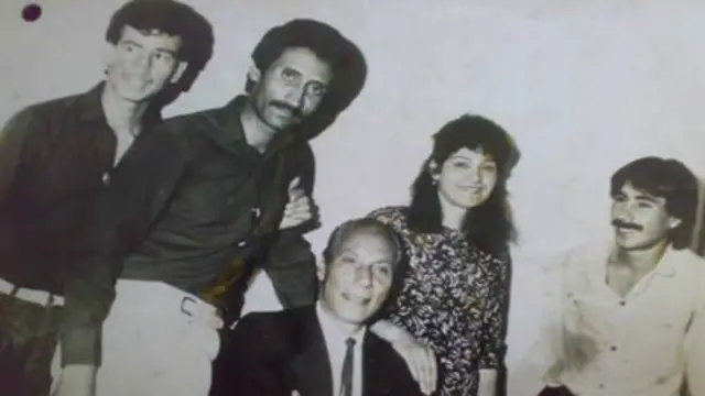 حکیم اطرافی با هنرمندان که بیشتر با آنها در تلویزیون ظاهر می‌شد