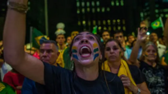 Manifestantes contra el gobierno de Brasil.