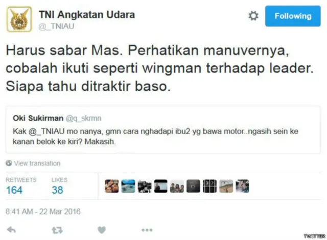 Bagaimana cara menghadapi ibu-ibu bawa motor, yang kasih sein kanan beloknya ke kiri?
