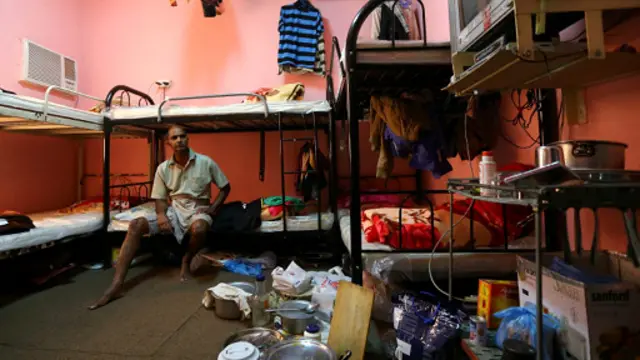 برای بسیاری از کارگران مهاجر محل اقامت پرازدحام و نامناسب در نظر گرفته شده است