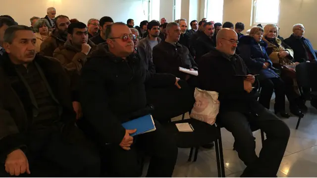 Tədbirdə siyasi məhbus ailələri, keçmiş siyasi məhbuslar və bir neçə xarici ölkə səfirlik nümayəndələri də iştirak edib 