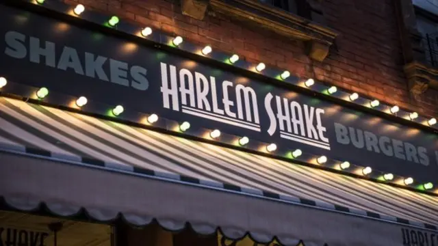 Harlem Shake adlı dans internet fenomeni olunca aynı adı taşıyan restoranın müşteri sayısı da arttı.